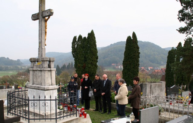 ODAVANJE POČASTI POGINULIM HRVATSKIM BRANITELJIMA
